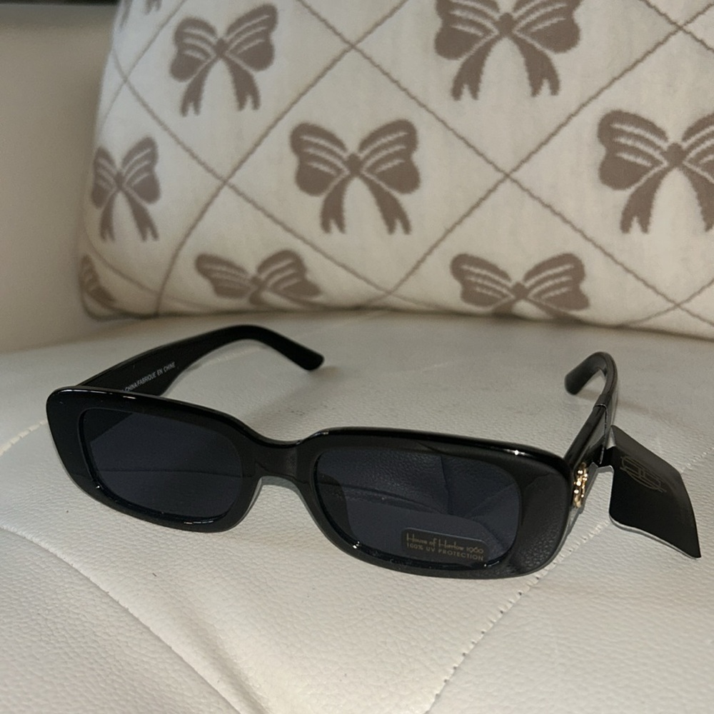 House of Harlow 1960 Black Sunglasses